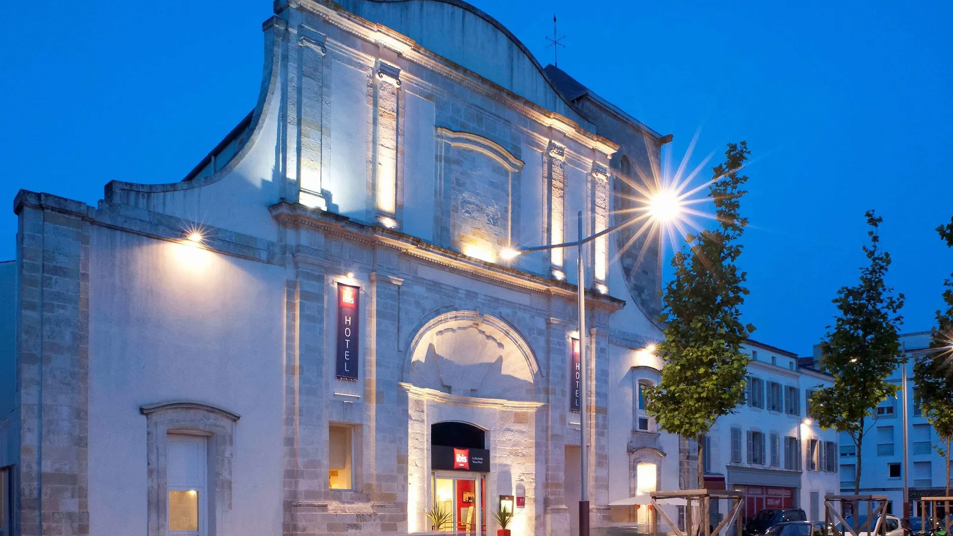 7 Hôtels Familiaux au Centre-ville de La Rochelle qui Méritent Votre Attention