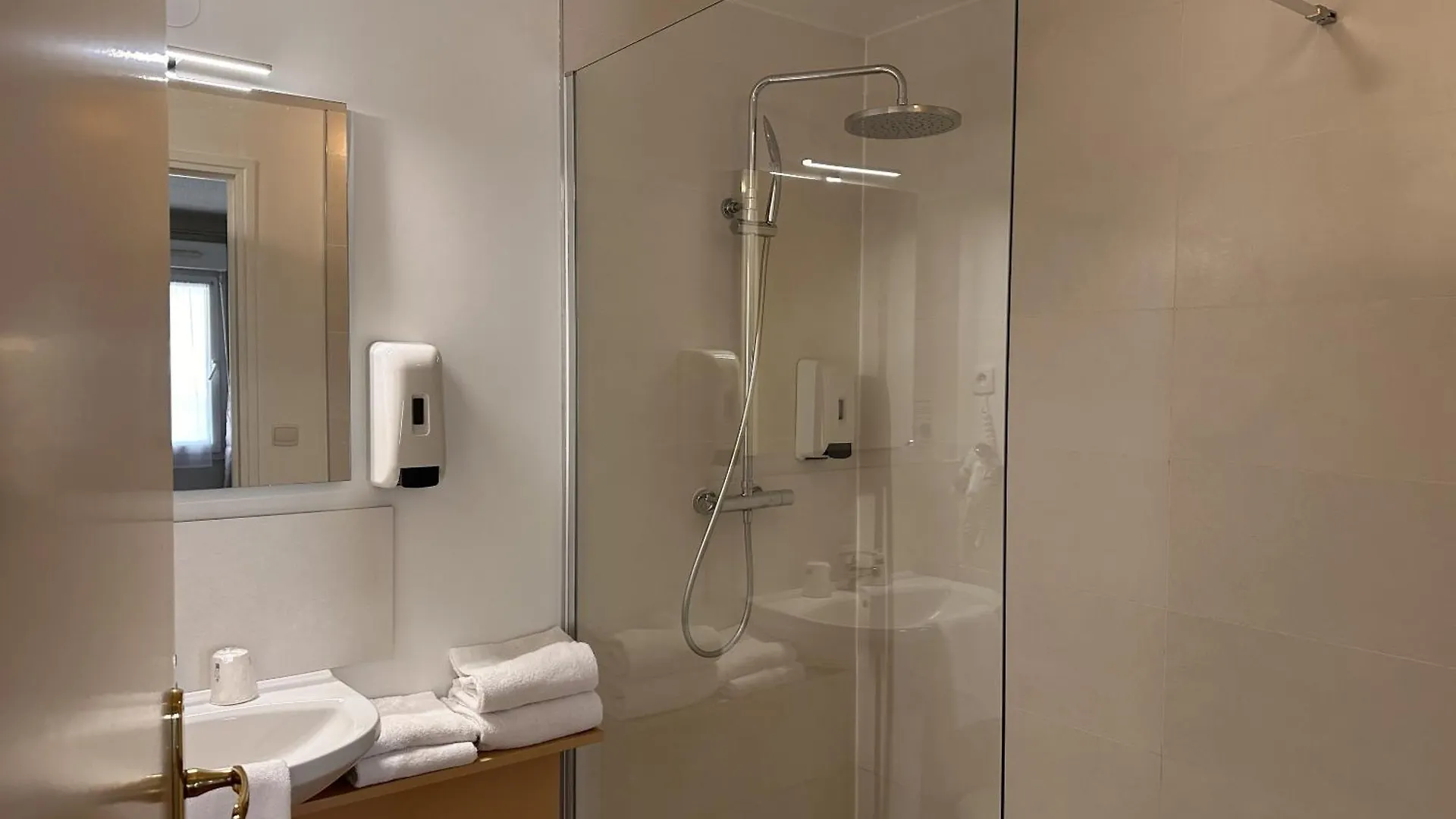 4 Hôtels Budget Incontournables Proches d'Aquaflora au Mans