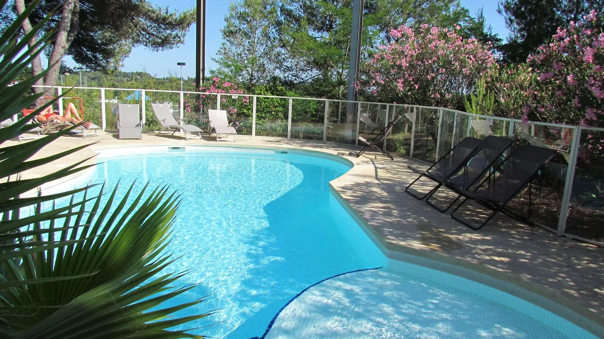 4 Hôtels 3 Étoiles près de l'Aqueduc Saint-Clément à Réserver