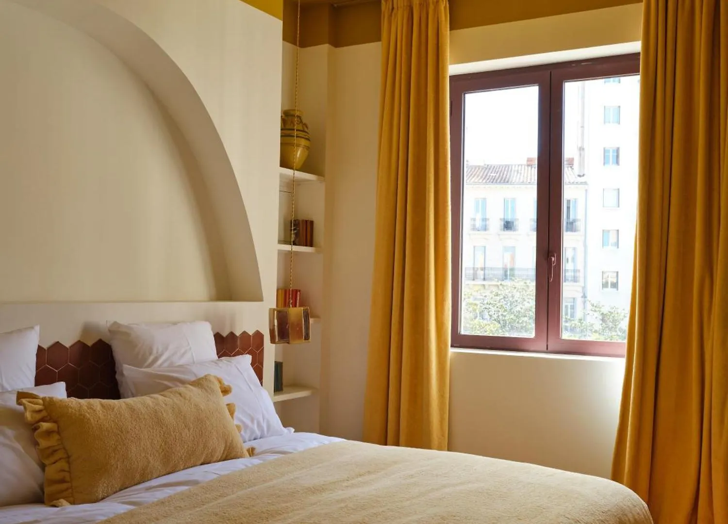 5 Hôtels 4 Étoiles au Vieux Port - La Canebière à Marseille