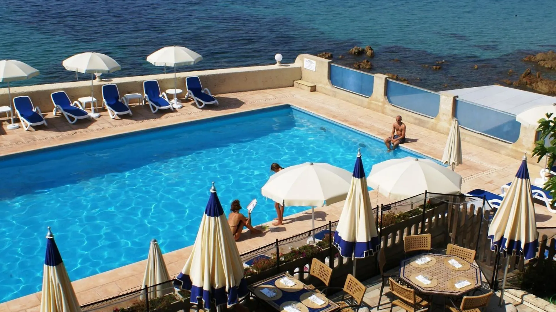 4 Hôtels de Plage près d'Action Biblique qui Valent le Détour