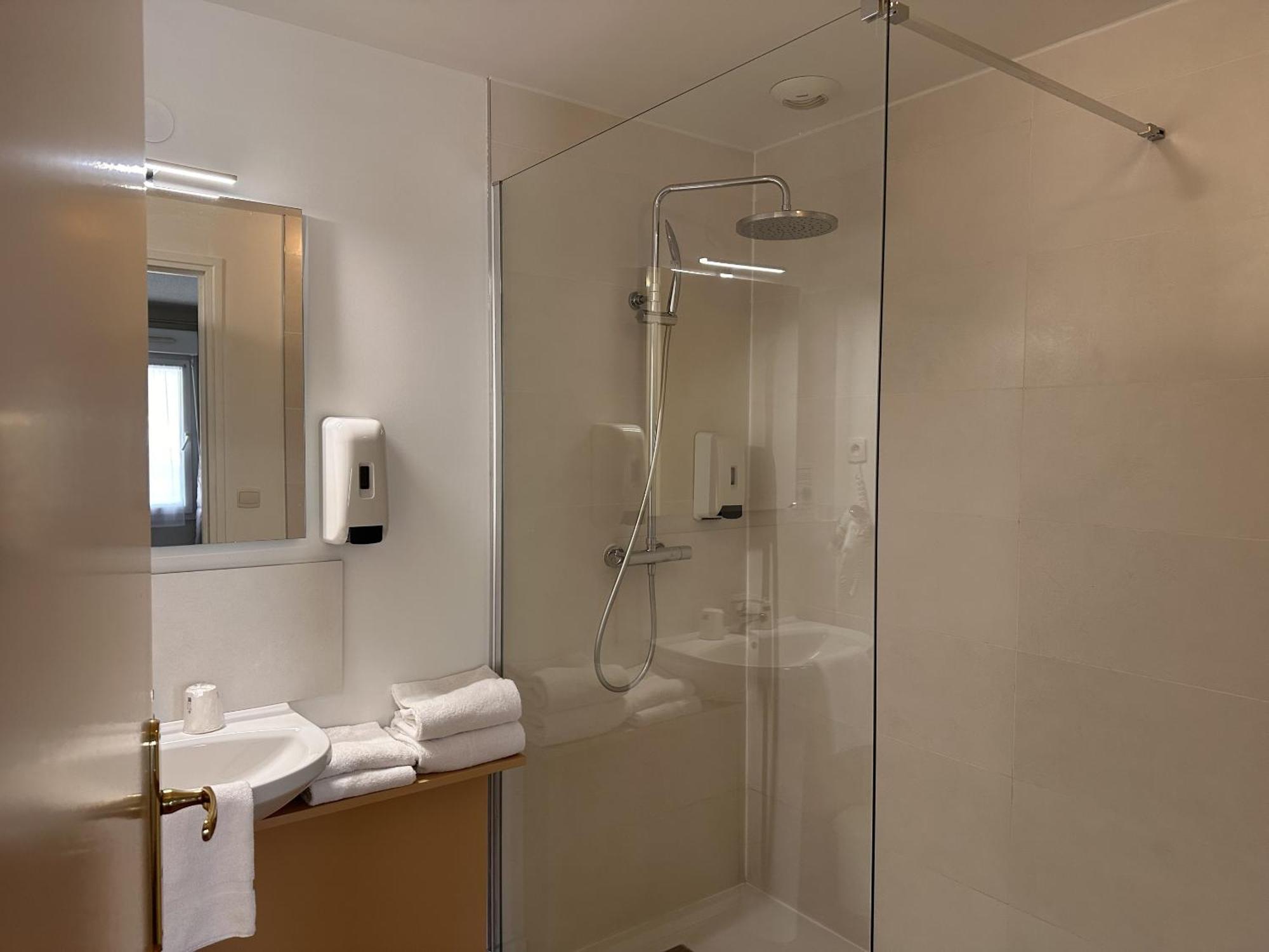 4 Hôtels Budget Incontournables Proches d'Aquaflora au Mans