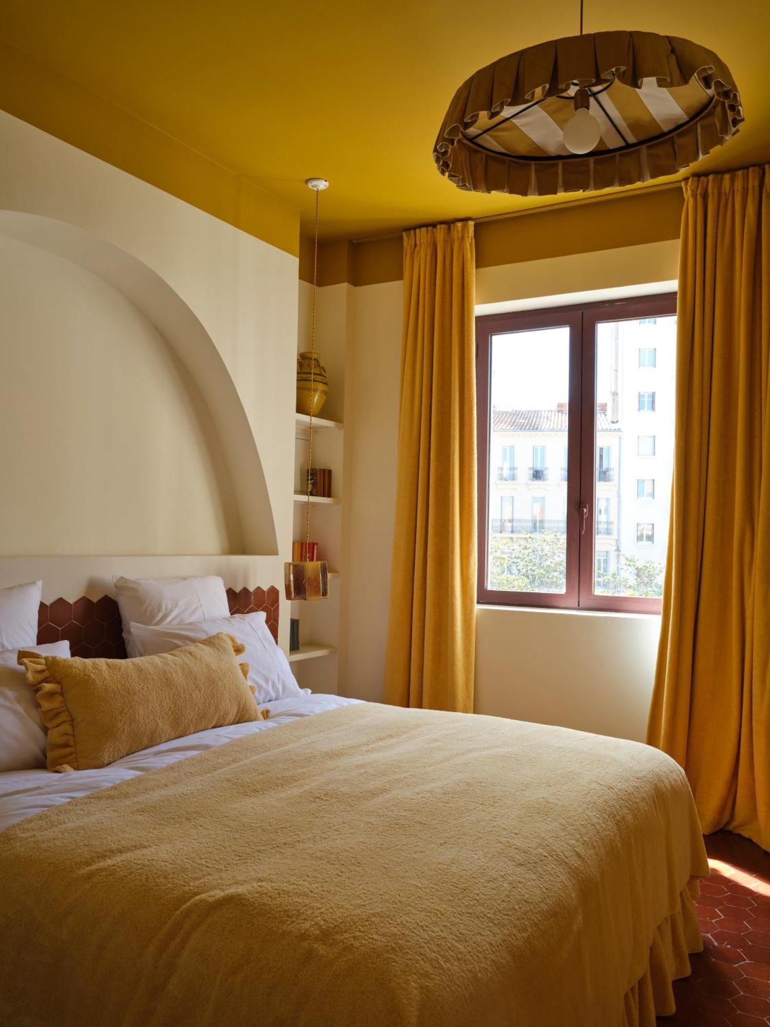 5 Hôtels 4 Étoiles au Vieux Port - La Canebière à Marseille
