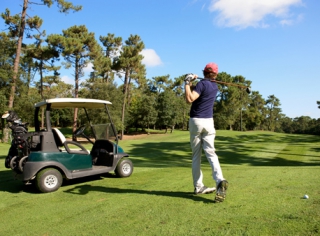S'initier au golf au milieu des pins maritimes